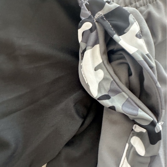 NWT Body Glove Boys 2T 2 pack of shorts. Black & camouflage - Picture 8 of 13